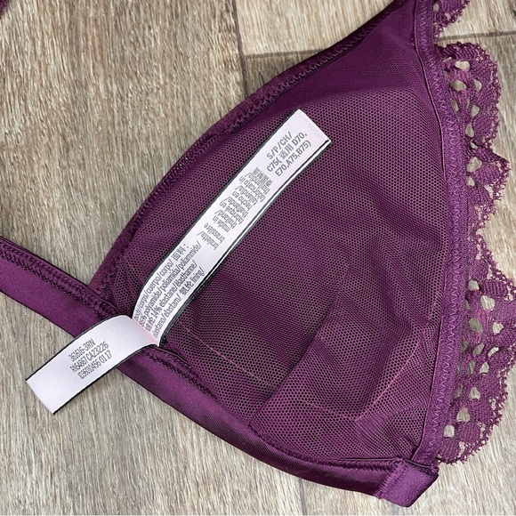 Victoria’s Secret Lace Front Close Racerback Lightly Lined Bralette Size Small - Picture 8 of 9